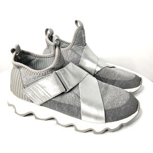 Sorel Kinetic Scalloped Sole Silver Fabric Trainer Sneakers Size 7.  R2